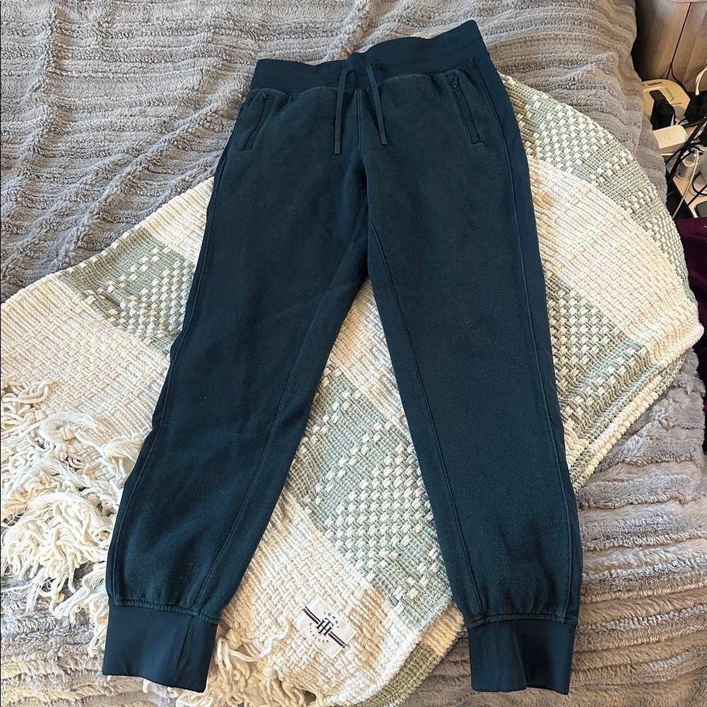 Lululemon women’s joggers